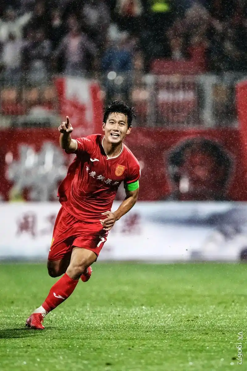 半场1-0领先！向余望关键破门助铜梁龙抢占冲甲先机